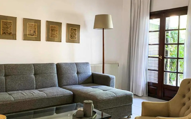 B home in Panorama