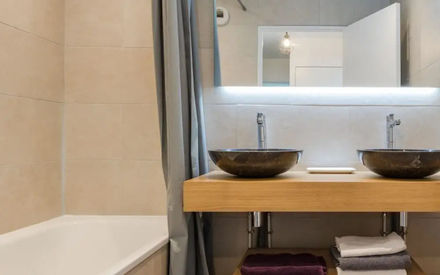 Ariane Disneyland Apartment