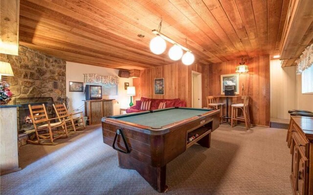 Echota 4 Bedroom Home with Hot Tub