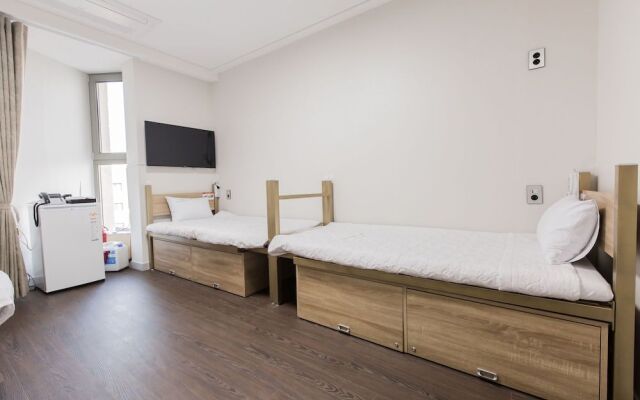 Shining Glory House - Hostel