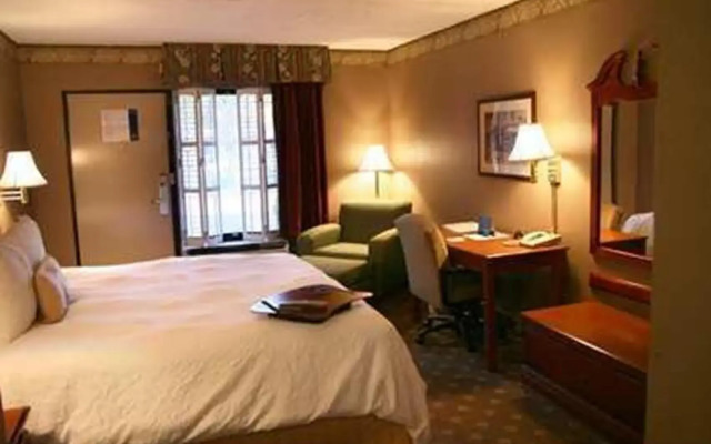 Econo Lodge Columbus near Airport