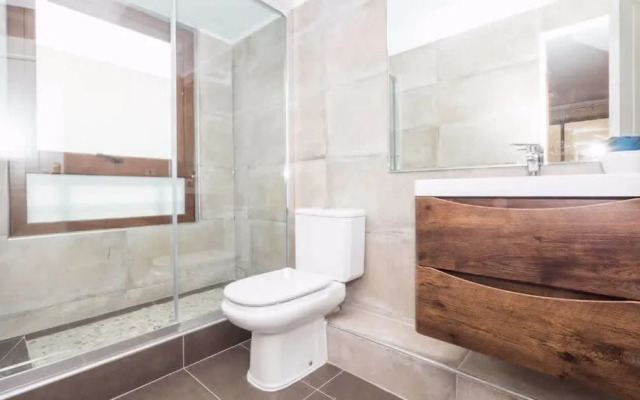 Carmencita St I Classic 1 Bedroom Apartment in El Golf