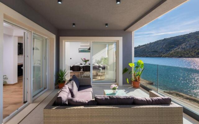 Beachfront Luxury Villa