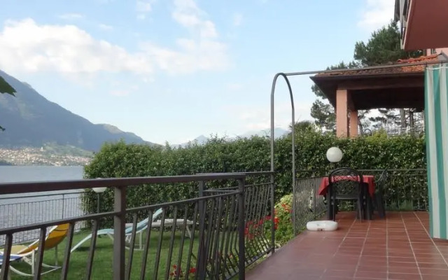 Fisherman House on The Lake