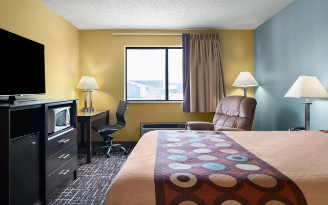 Super 8 by Wyndham Dyersville near Field of Dreams