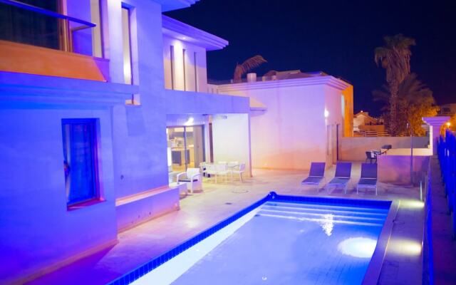 Sun And View Suites