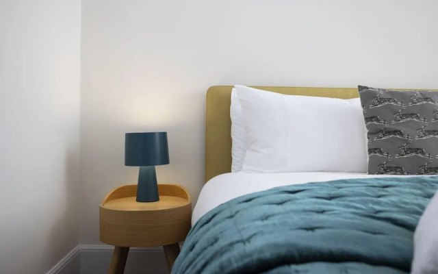 JOIVY Splendid 2-Br Apartment In New Town