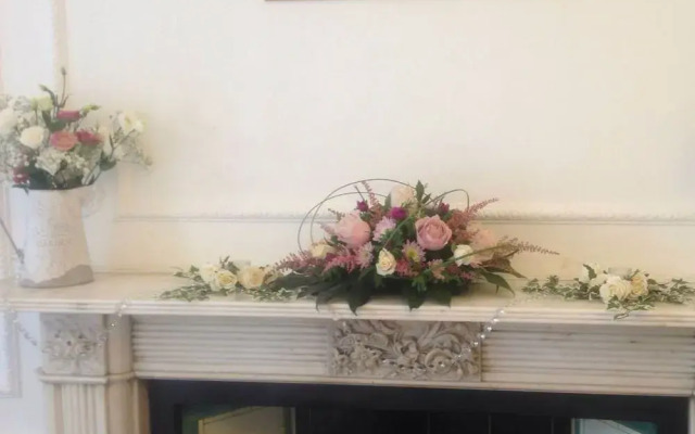 Mansfield Manor Hotel