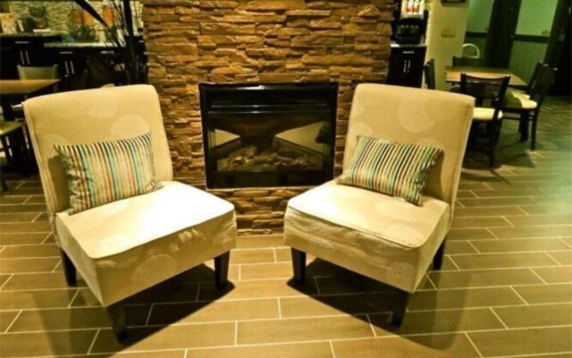 Redvers Western Star Inn & Suites