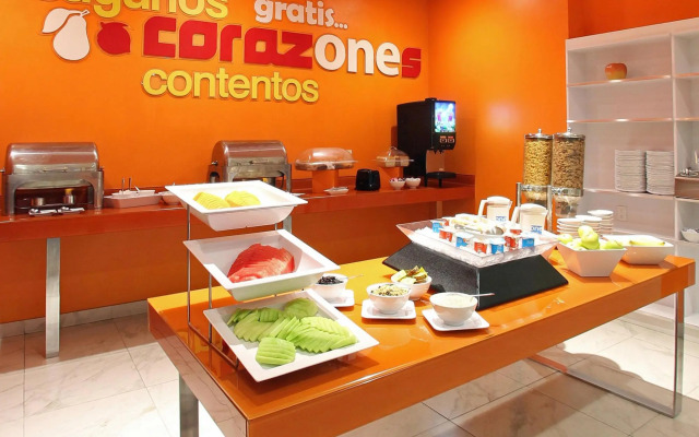 One Querétaro Plaza Galerías