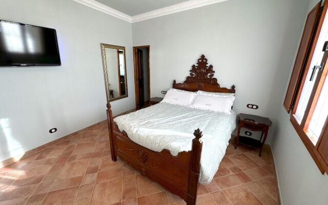 Masia Can Viver - Olive oil tourism B&B