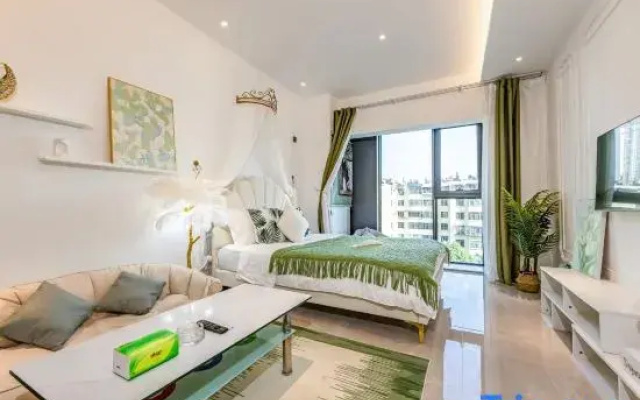 Wutong Wangu Homestay (Science and Technology University Xinxinying Campus Colorful Gate)