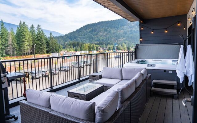 Huckin' Harry's by Revelstoke Vacations