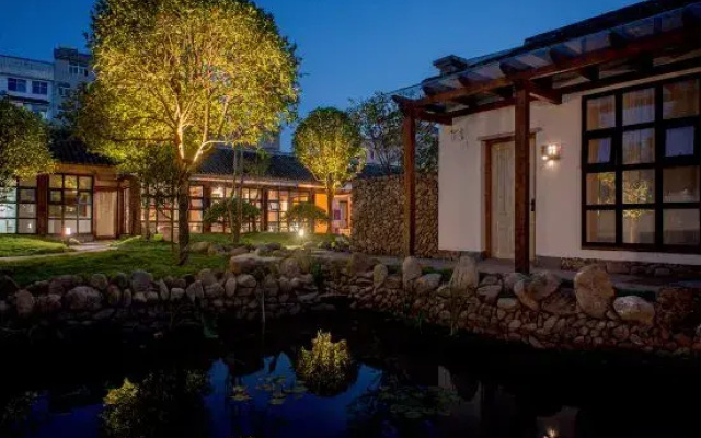 Niao Courtyard
