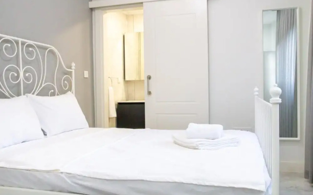 Sleek Flat w Garden 5 min to Beach in Milas