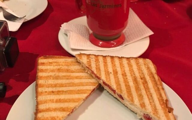 Hospedaje Los Jazmines - Hostel