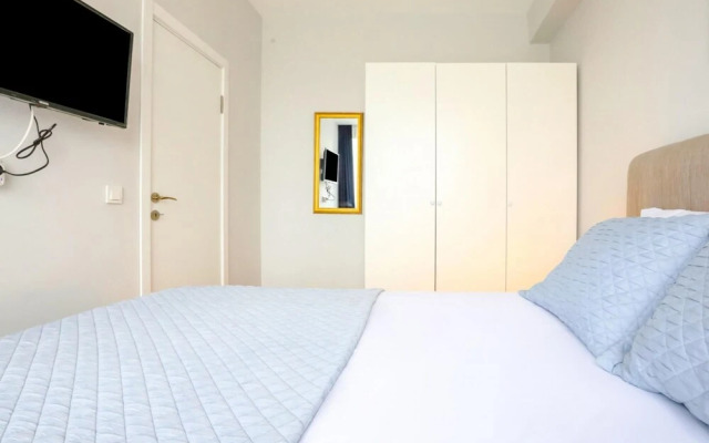Business-friendly Res With Pool in Fikirtepe