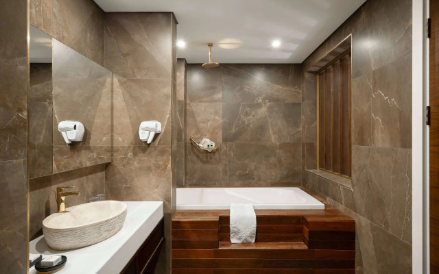 Ramada Hotel & Suites by Wyndham Erbil 32 Park