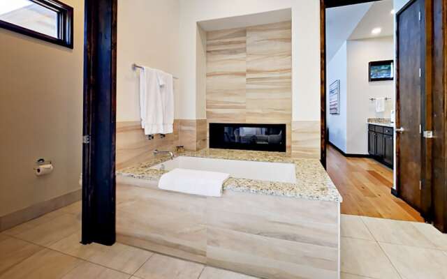 The Reserve at Lake Travis Cabin #4