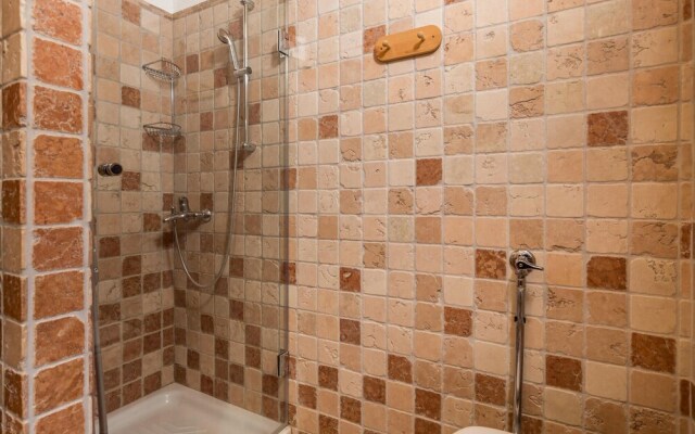 Beautiful Home in Fuzine With Jacuzzi, Wifi and 2 Bedrooms