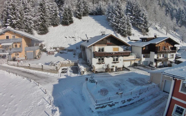 Spacious Apartment in Stuhlfelden near Ski Area