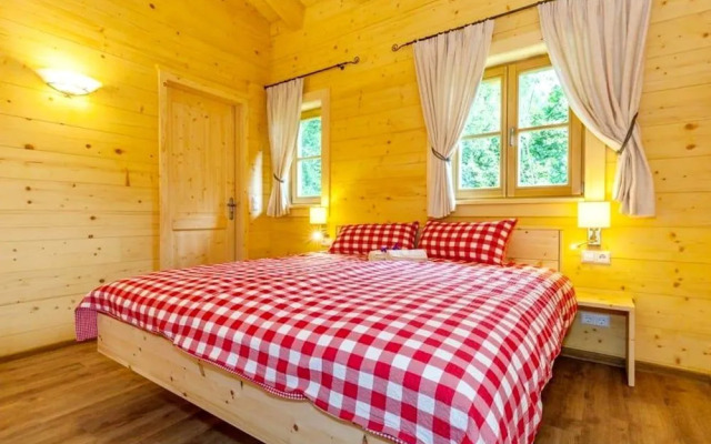 Chalet unter Weißblauem Himmel