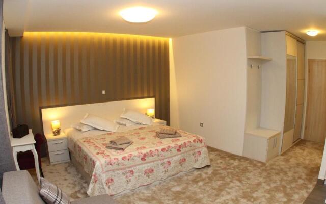 Studio Apartments Mirakul