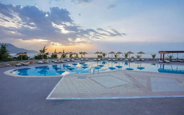 Grand Blue Beach Hotel