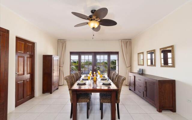 Beautiful 3br2 5BA Villa w Pool Close 2 Baby Beach