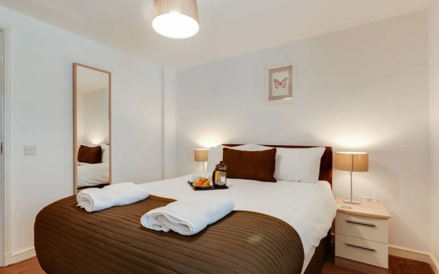 Base Serviced Apartments - The Docks