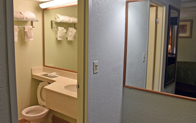 Quality Inn & Suites Metro