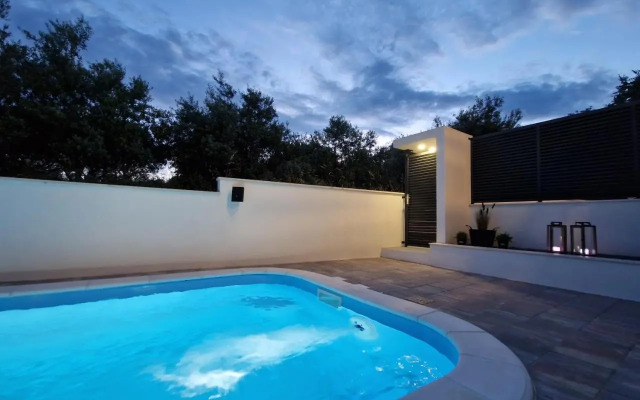 Apartman Marčelina 1 with private pool