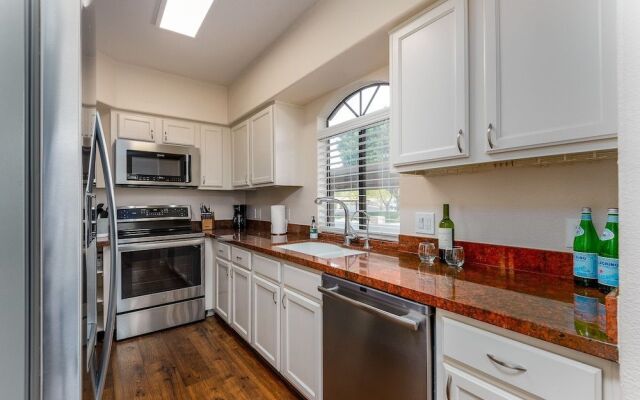 Comfort 3 Bedroom Condo by Redawning