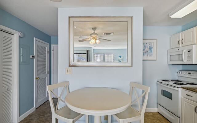 Sandpiper Cove 8112 Studio Bedroom Condo by RedAwning