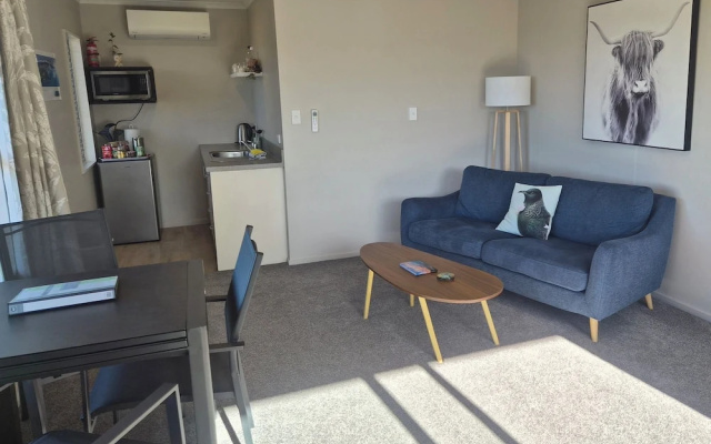 Centrally located Hilltop Apartment – Guest Rooms – Kaikoura