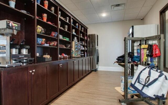 Islander Hotel & Resort