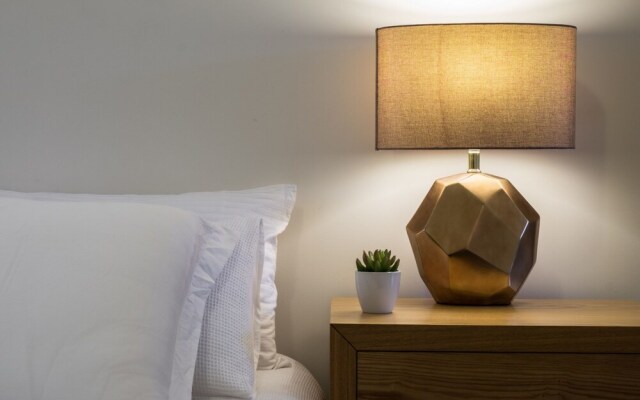 Roomerang at Lakeside Townhouse
