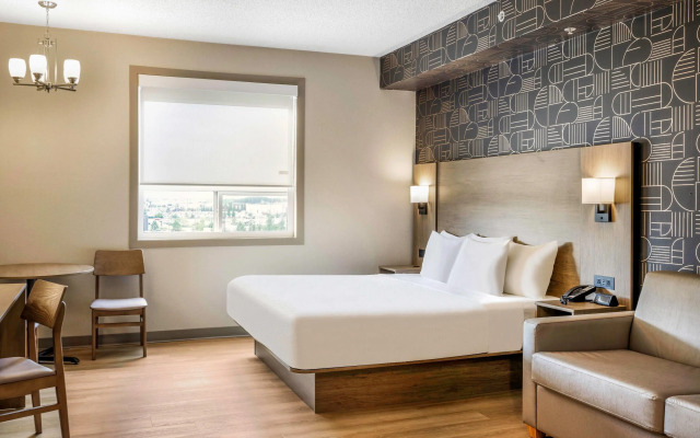 Days Inn & Suites by Wyndham West Edmonton