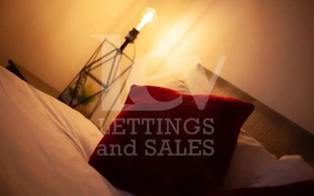 Lush Apartment 5 Bedroom House - WBR