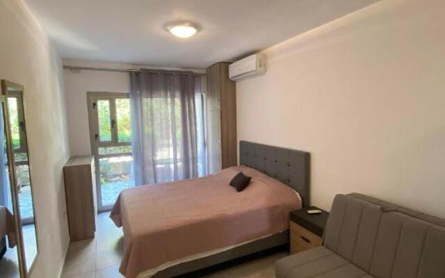 Ground Floor Studio (Fully renovated)