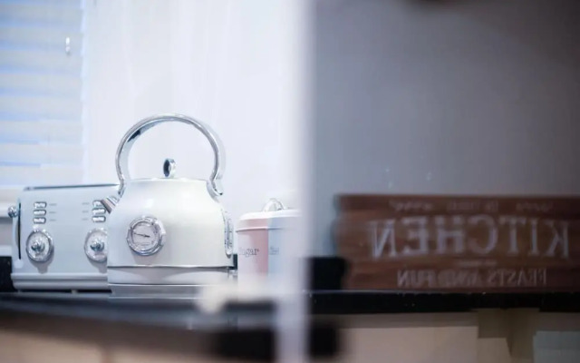 The Penthouse At The Mews - 2 Bedroom Apartment - Tenby