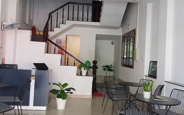 Elly Apartment