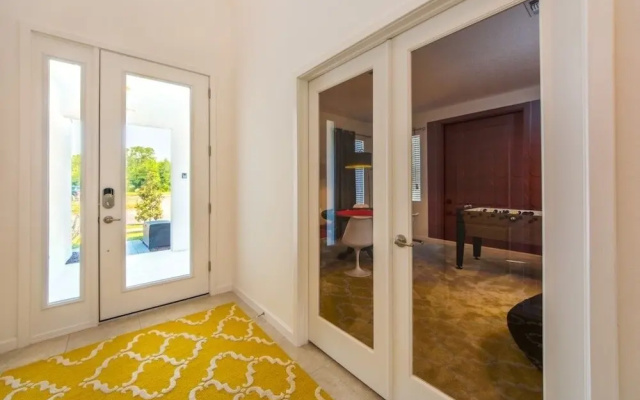Private Beautiful Furnished ! 5 Bedroom Home