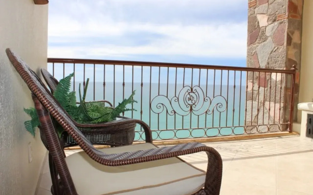 Sonoran Sky 1BR Upper SKY 406 by Casago