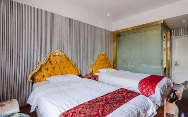 Buckingham Palace International Hotel