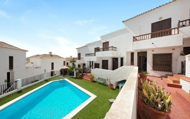 Lovely 2-Bed House with terrace and Pool Chayofa