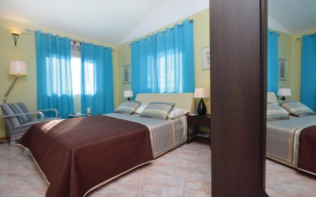 Nice Home in Kastel Novi With Wifi and 5 Bedrooms
