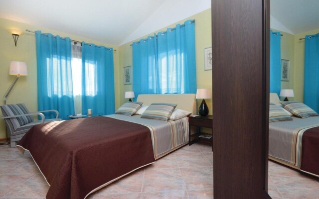 Nice Home in Kastel Novi With Wifi and 5 Bedrooms