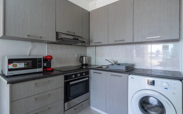 Andrea 3-BR Apt in Mackenzie With Pool