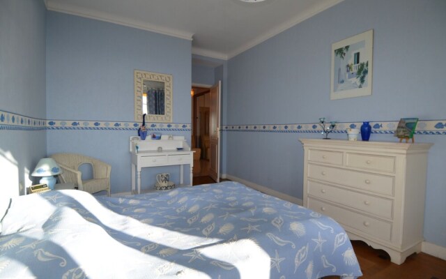 Period apartment 5 persons with Sea View and Parking in Port of Nice